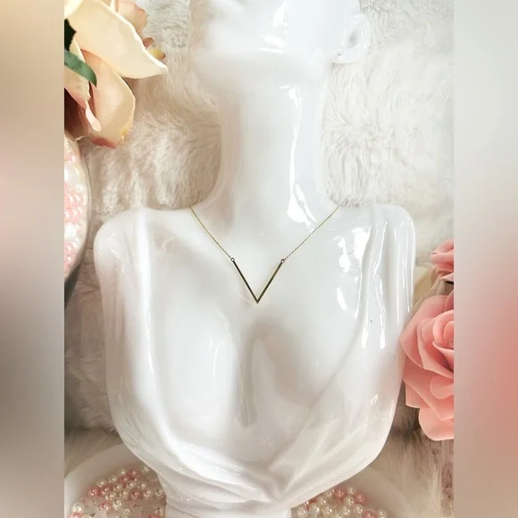 Dainty V Necklace  💛 Real 18 Karat Solid Gold Jewelry 💛 - Picture 2 of 8